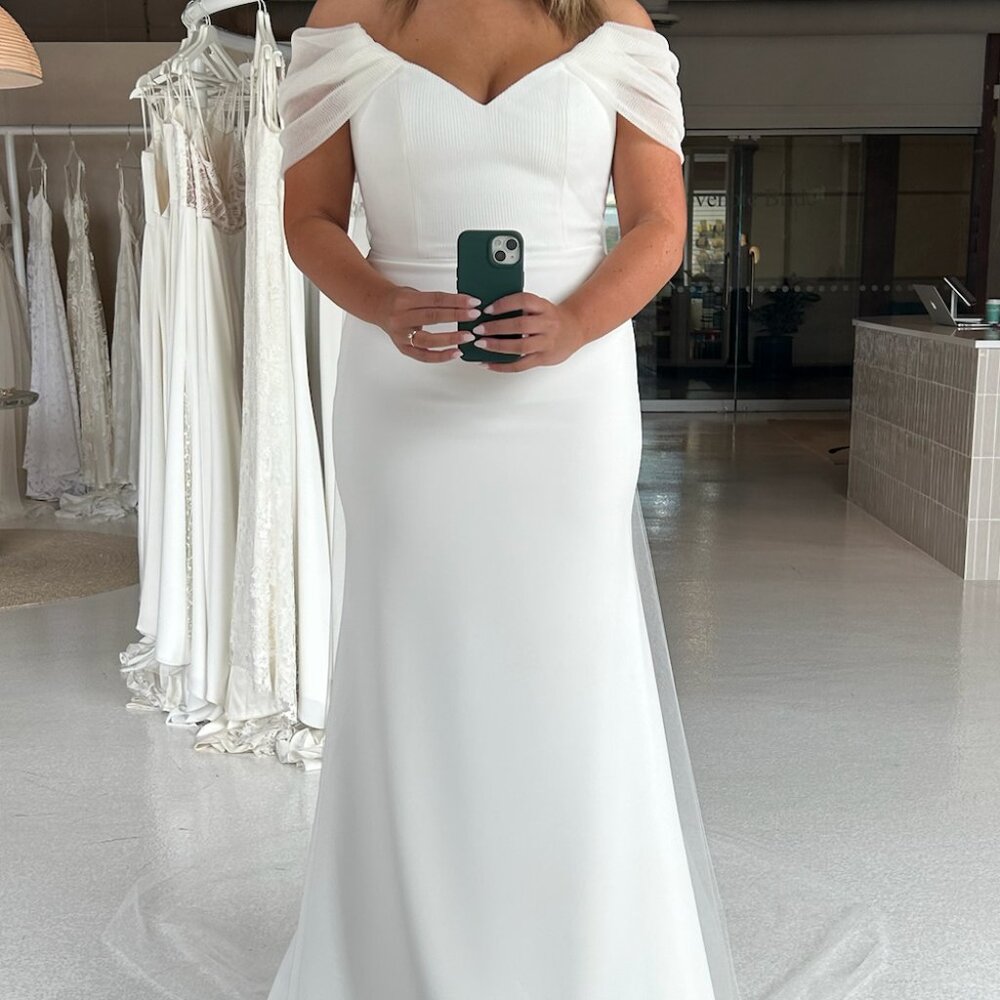 New Never Worn Aesling Bardi Wedding Gown